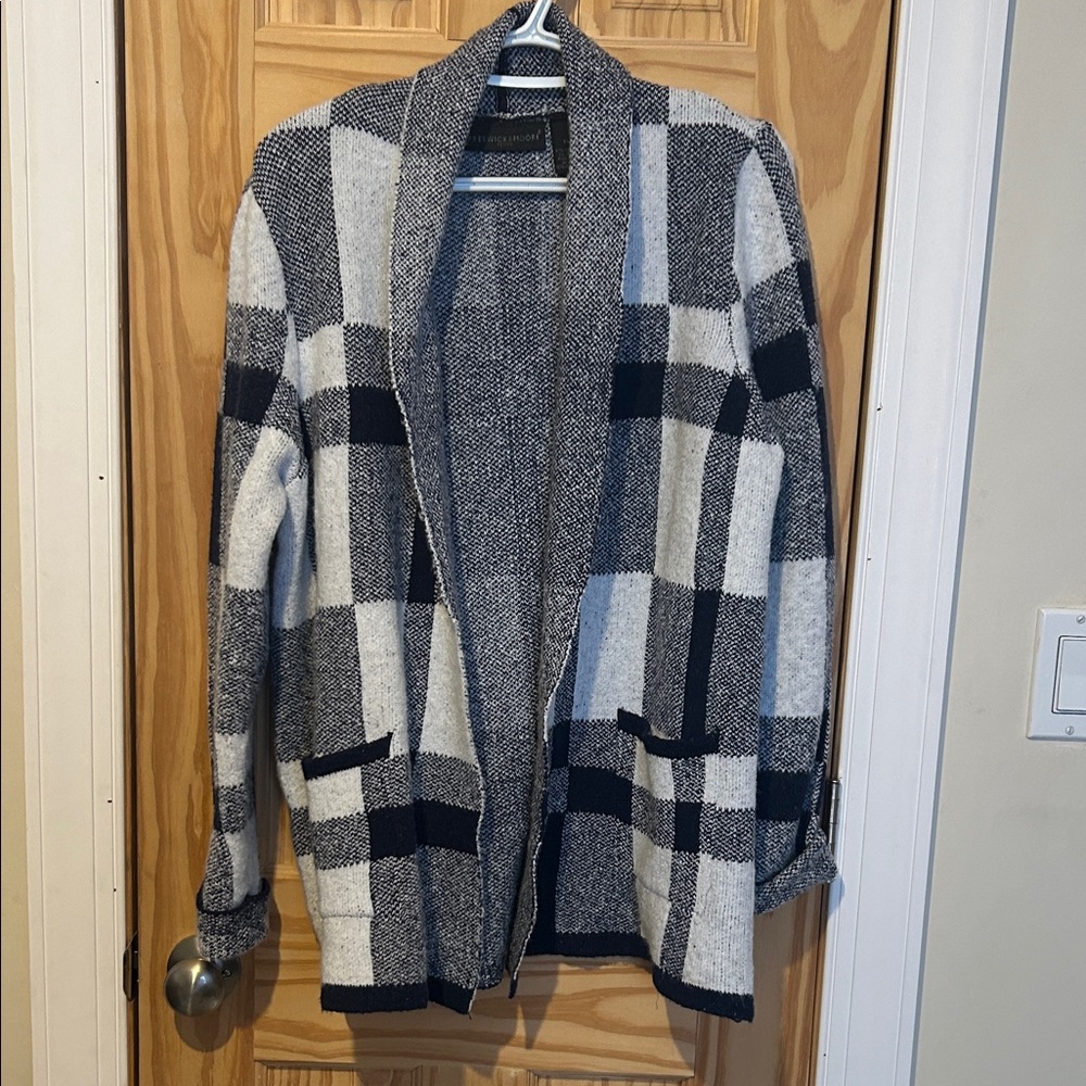 Preswick & Moore Dark Navy blue and White Knit Cardigan